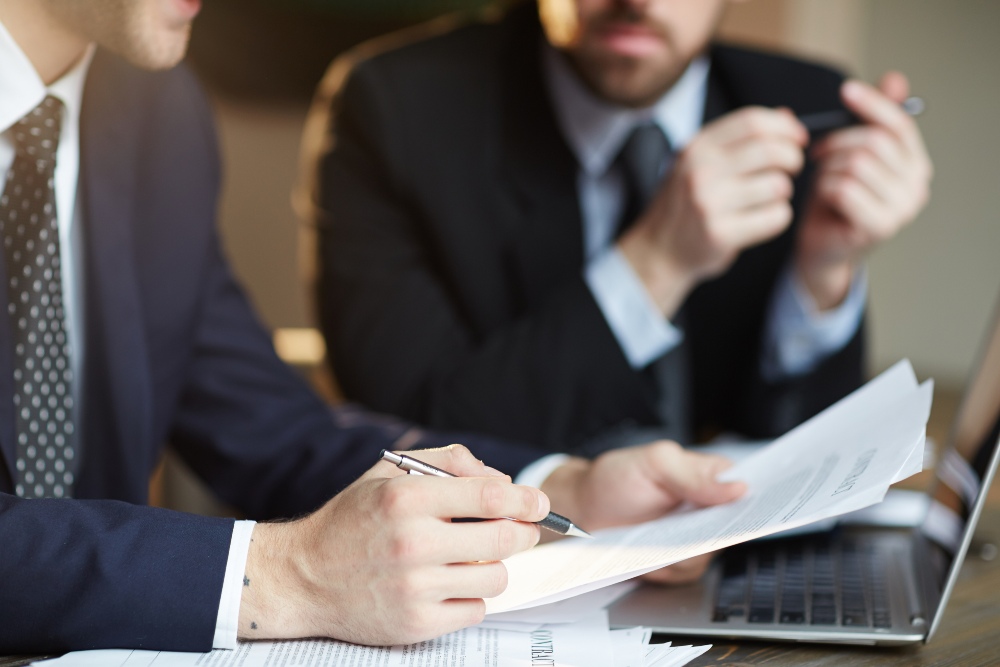 Abogados definiendo estrategia